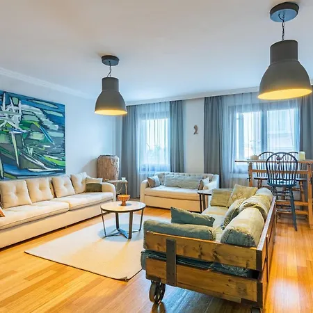 Delightful Flat With Bosphorus View In Kuzguncuk Apartment